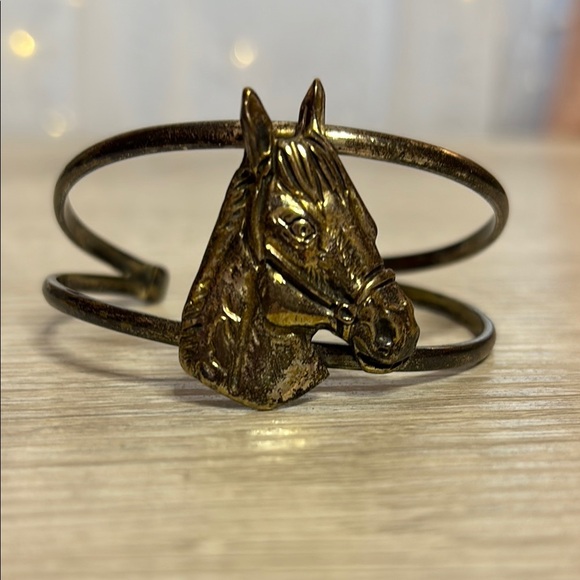 Elegant Horse Head Bracelet - Picture 2 of 3